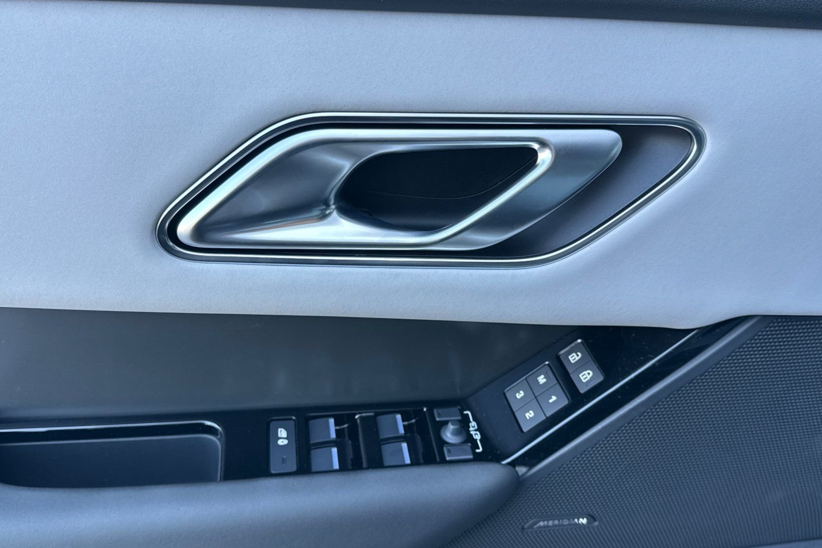 New 2026 Zadar Grey Land Rover S image 10