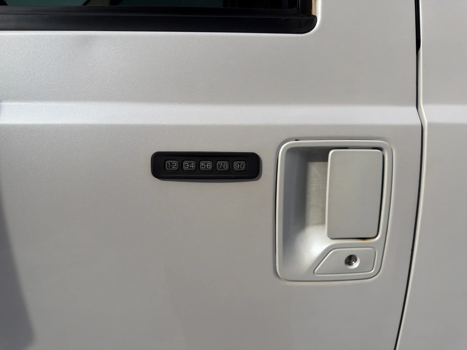 Used 2011 White Ford Lariat image 10