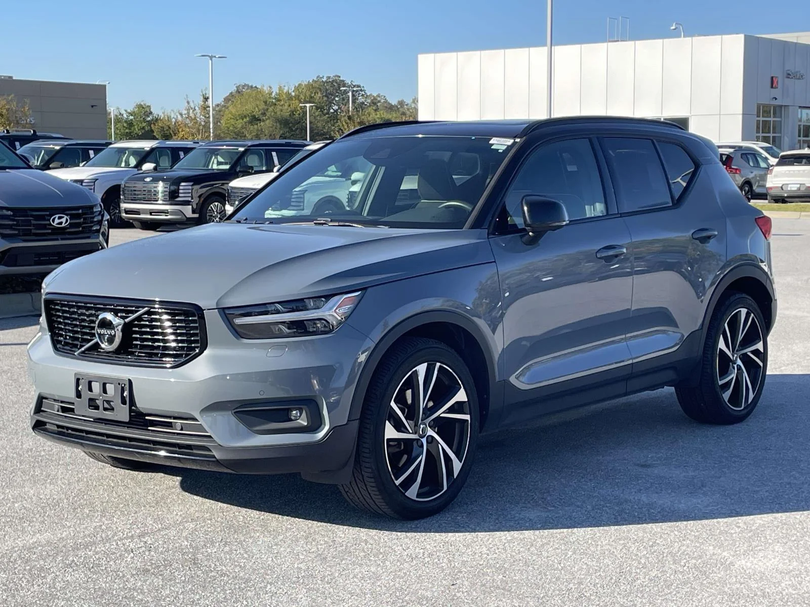 Used 2021  Volvo R-Design image 24