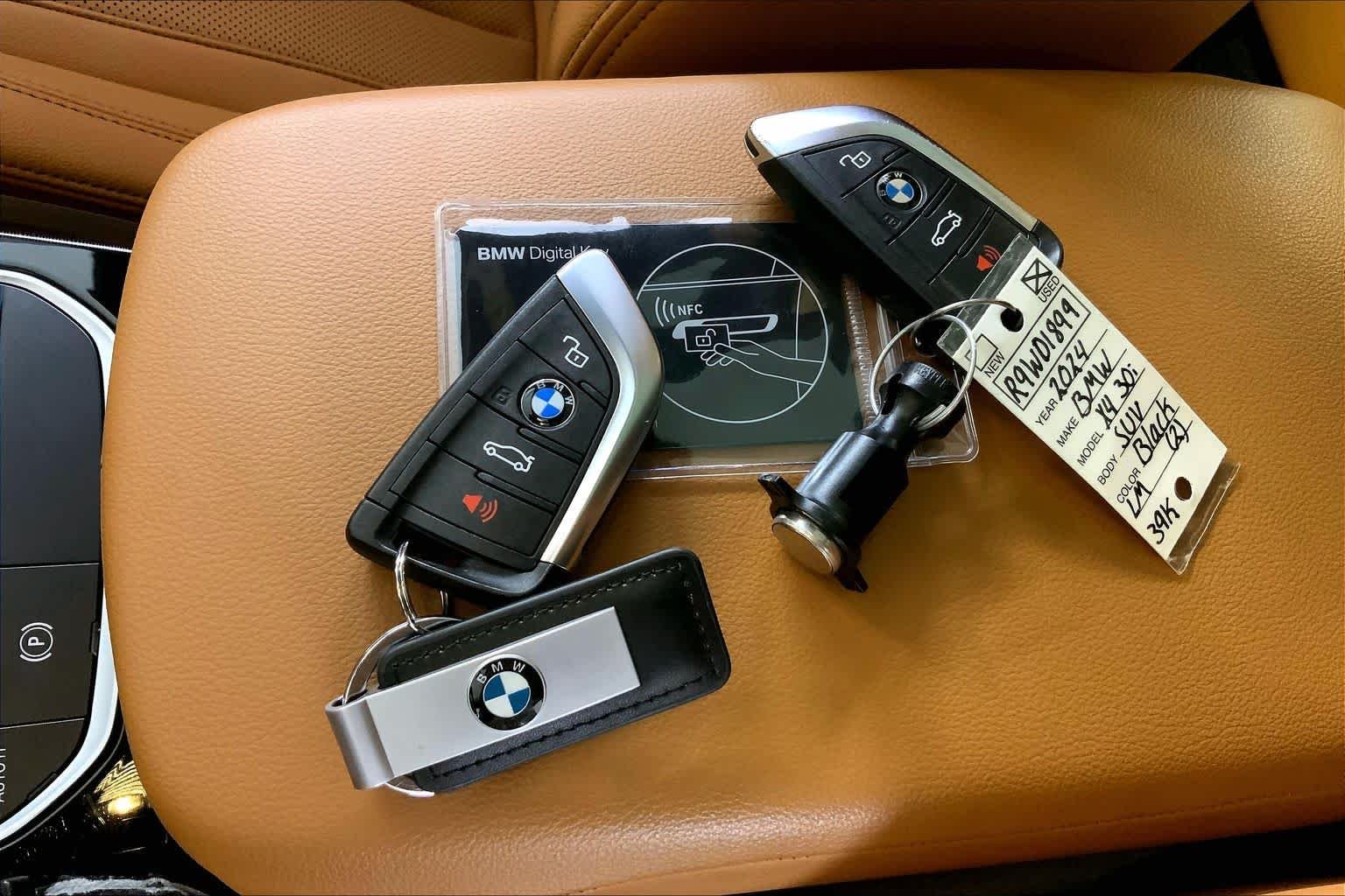 Used 2024 Black Sapphire Metallic BMW xDrive30i image 14