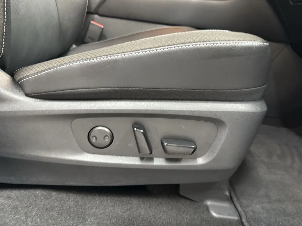 Used 2025 Gun Metallic Nissan SL image 19
