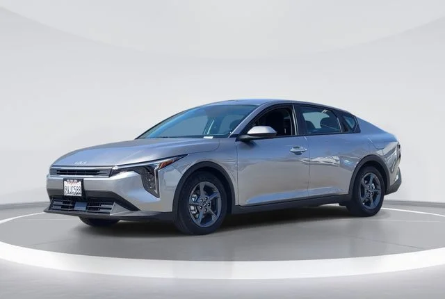 Certified Used 2025 Steel Gray Kia LXS image 2