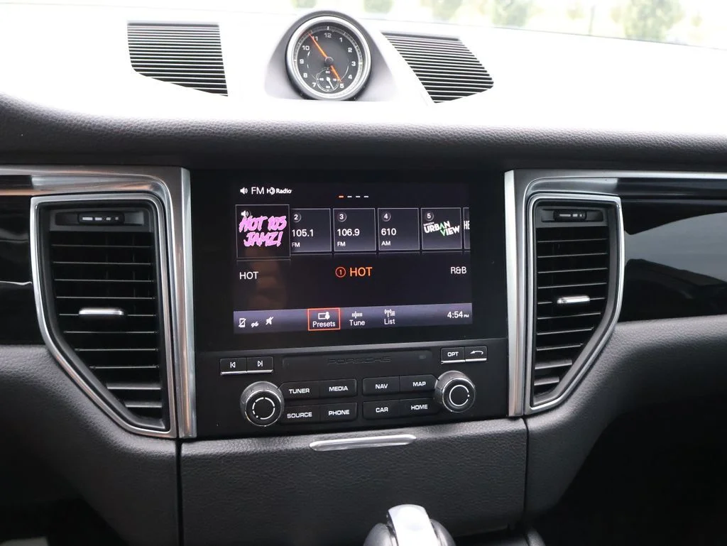 Used 2018  Porsche Base image 22