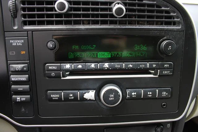 Used 2011 Black Saab Turbo4 image 13