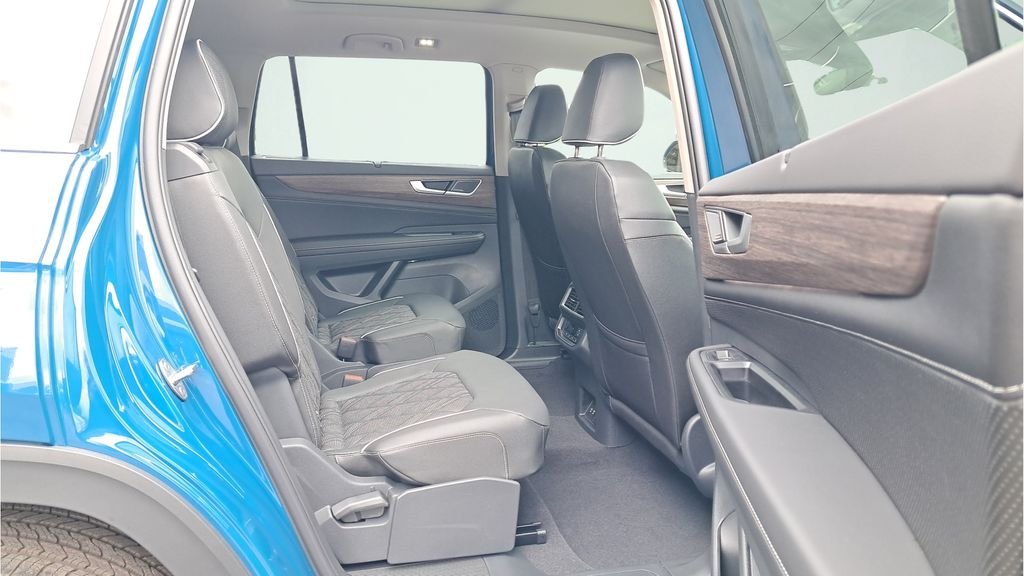 New 2026 Blue Volkswagen 2.0T SEL Premium R-Line image 15