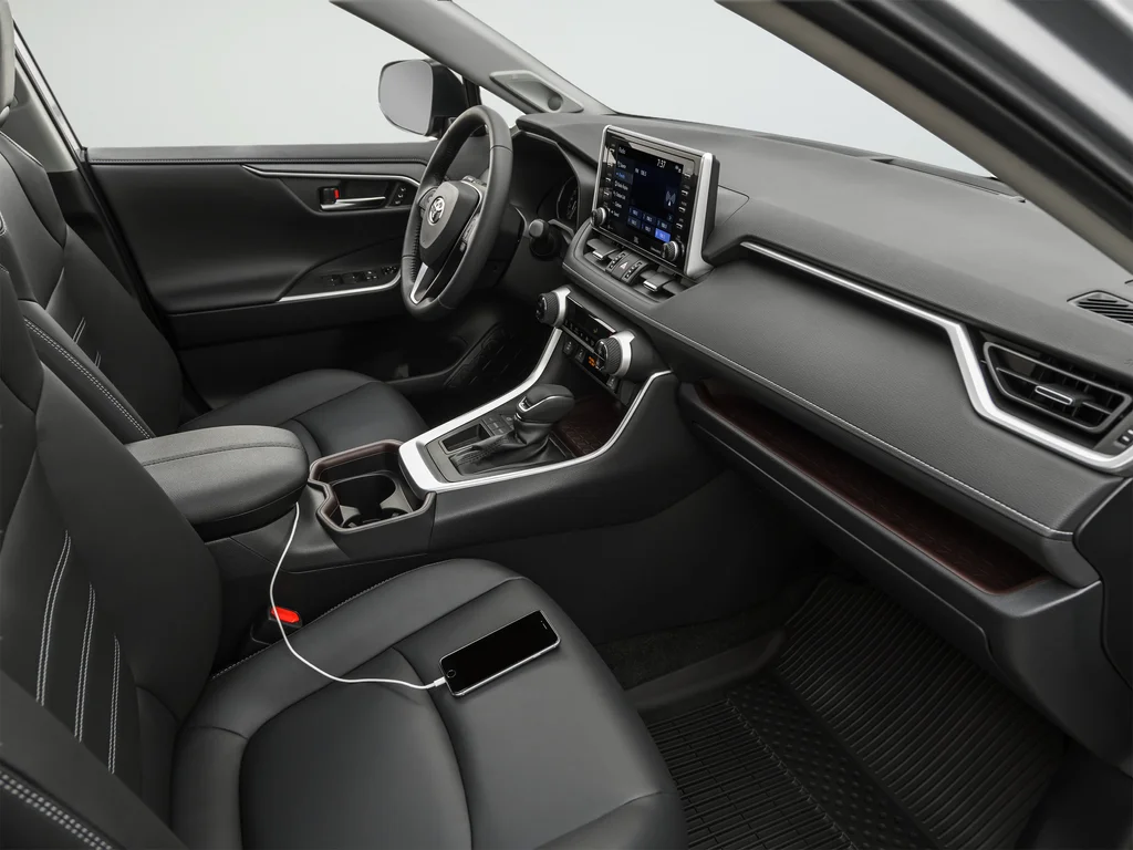 Used 2020 Silver Toyota XLE image 31
