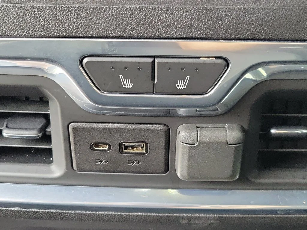 Used 2021 White GMC AT4 image 16