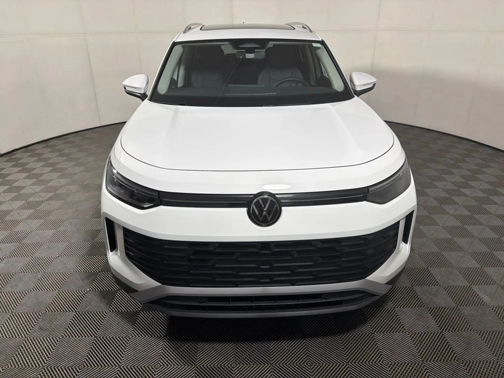 New 2026 White/off-white Volkswagen 2.0T SE image 3