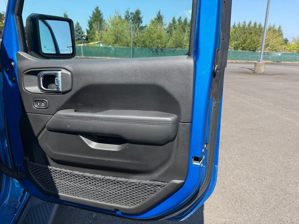Used 2022 Hydro Blue Pearlcoat Jeep Unlimited Sahara Altitude image 24
