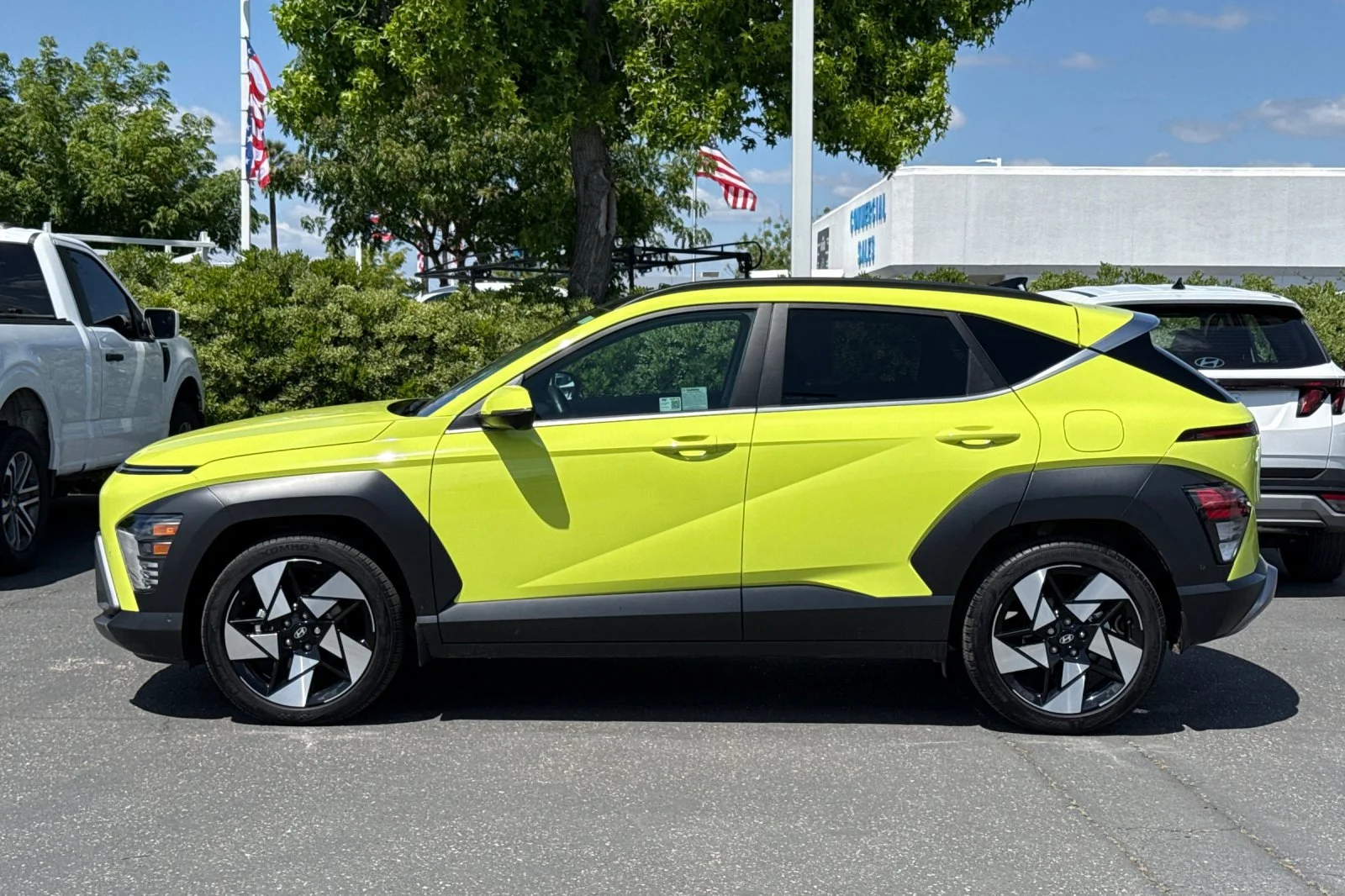 Used 2025 Neoteric Yellow Hyundai Limited image 7
