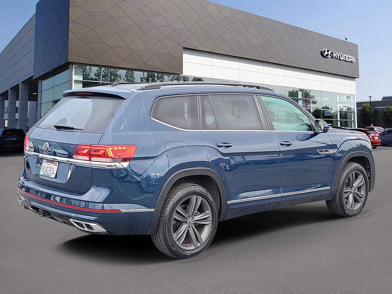 2021 Volkswagen Atlas SE w/Tech R-Line - Photo 2
