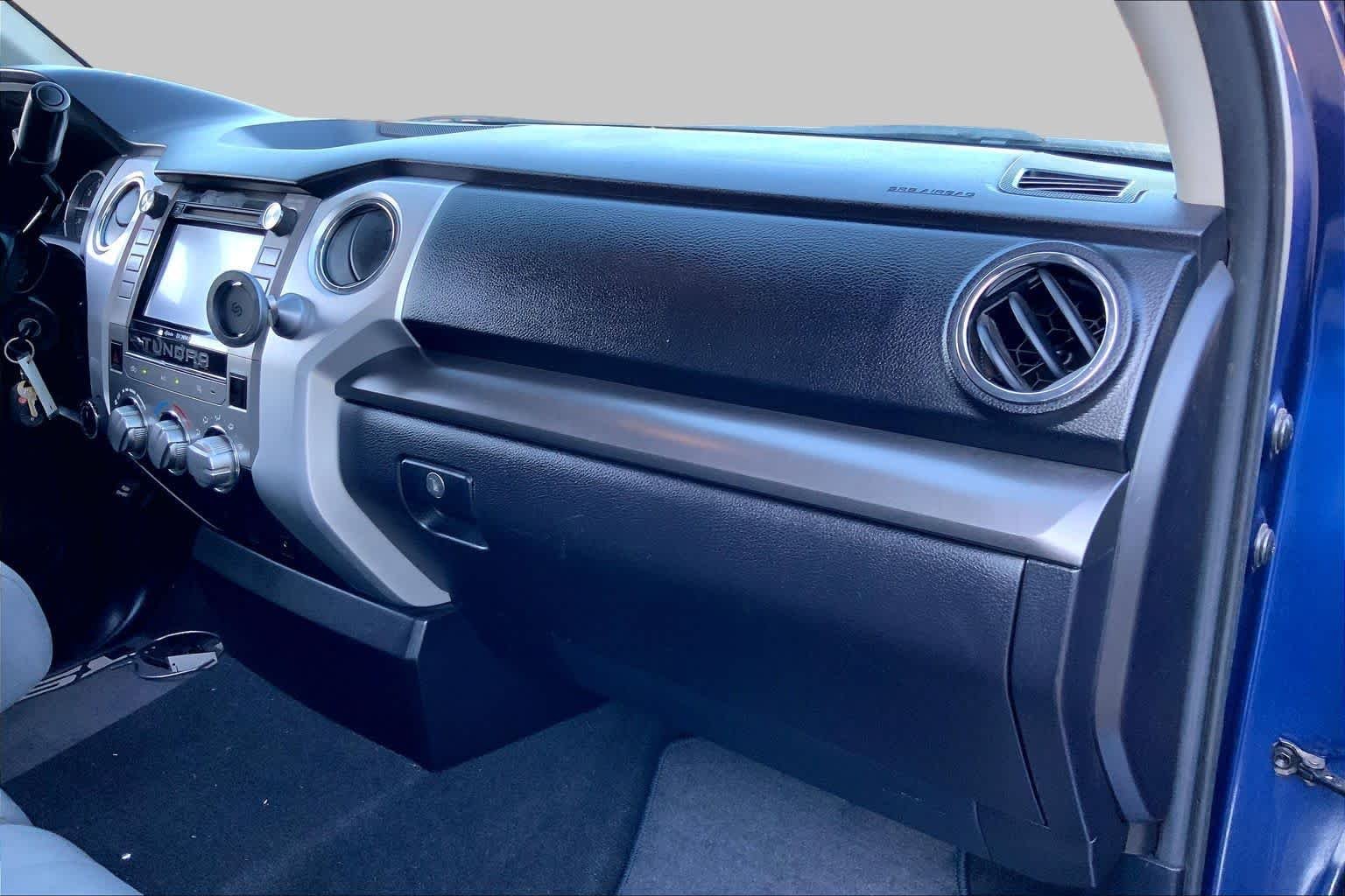 Used 2015 Blue Ribbon Metallic Toyota SR5 image 18