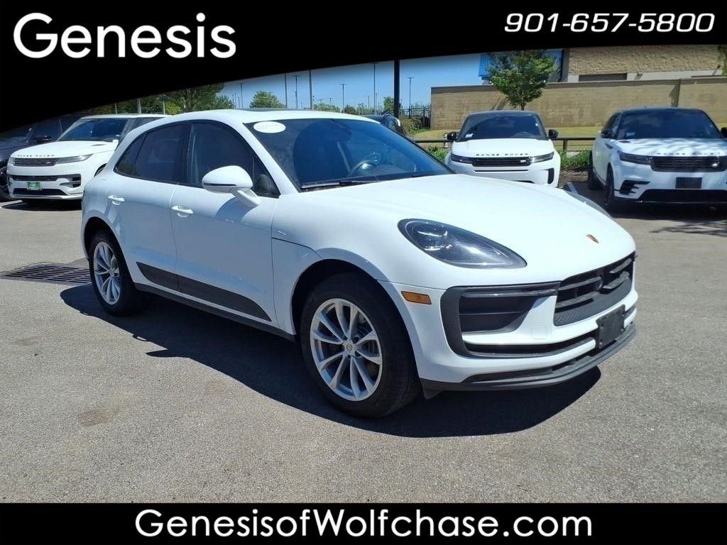 Used 2025  Porsche Base image 7