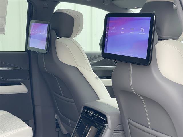 New 2026 Vibrant White Tricoat Cadillac Luxury image 17