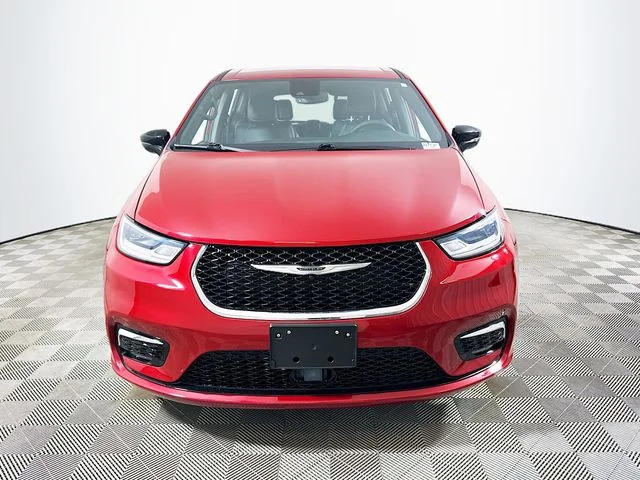 Certified Pre-Owned 2025 Chrysler Pacifica Select