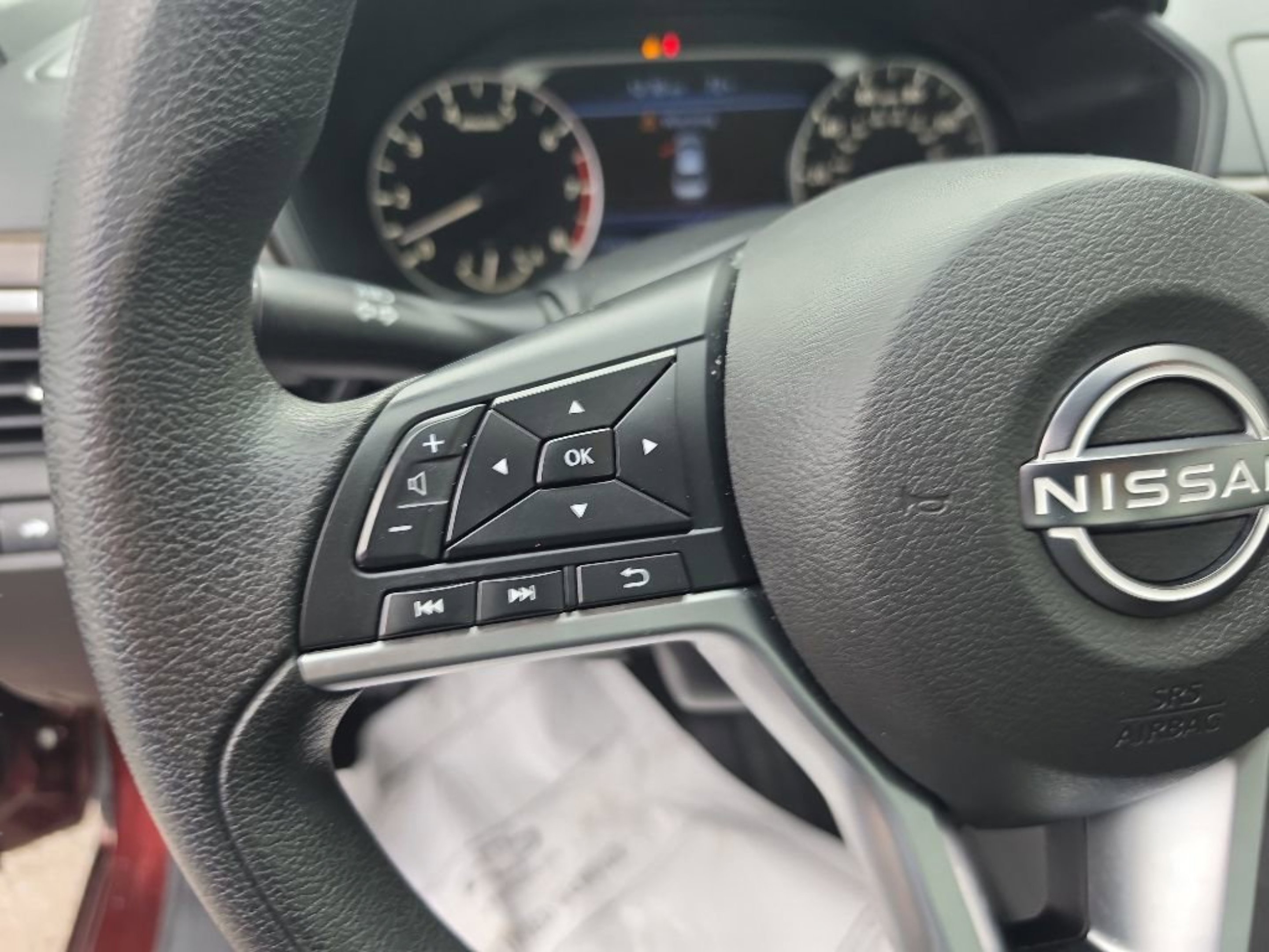 Used 2023 Red/red Nissan 2.5 SV image 14