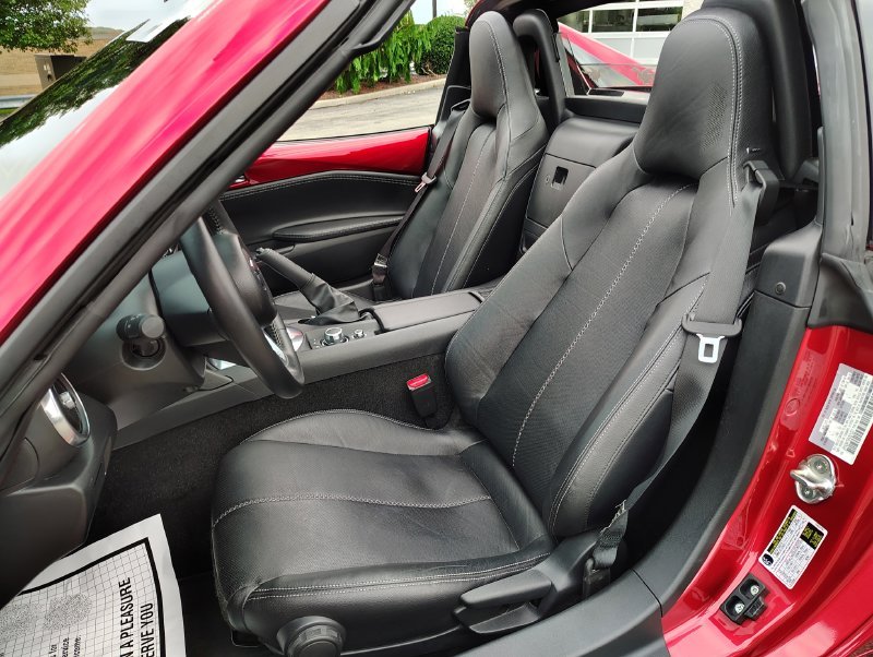 Used 2022 Red Mazda Grand Touring image 18