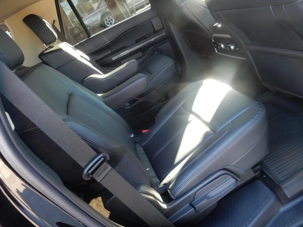 New 2022 Black Ford XLT 4X2 image 12