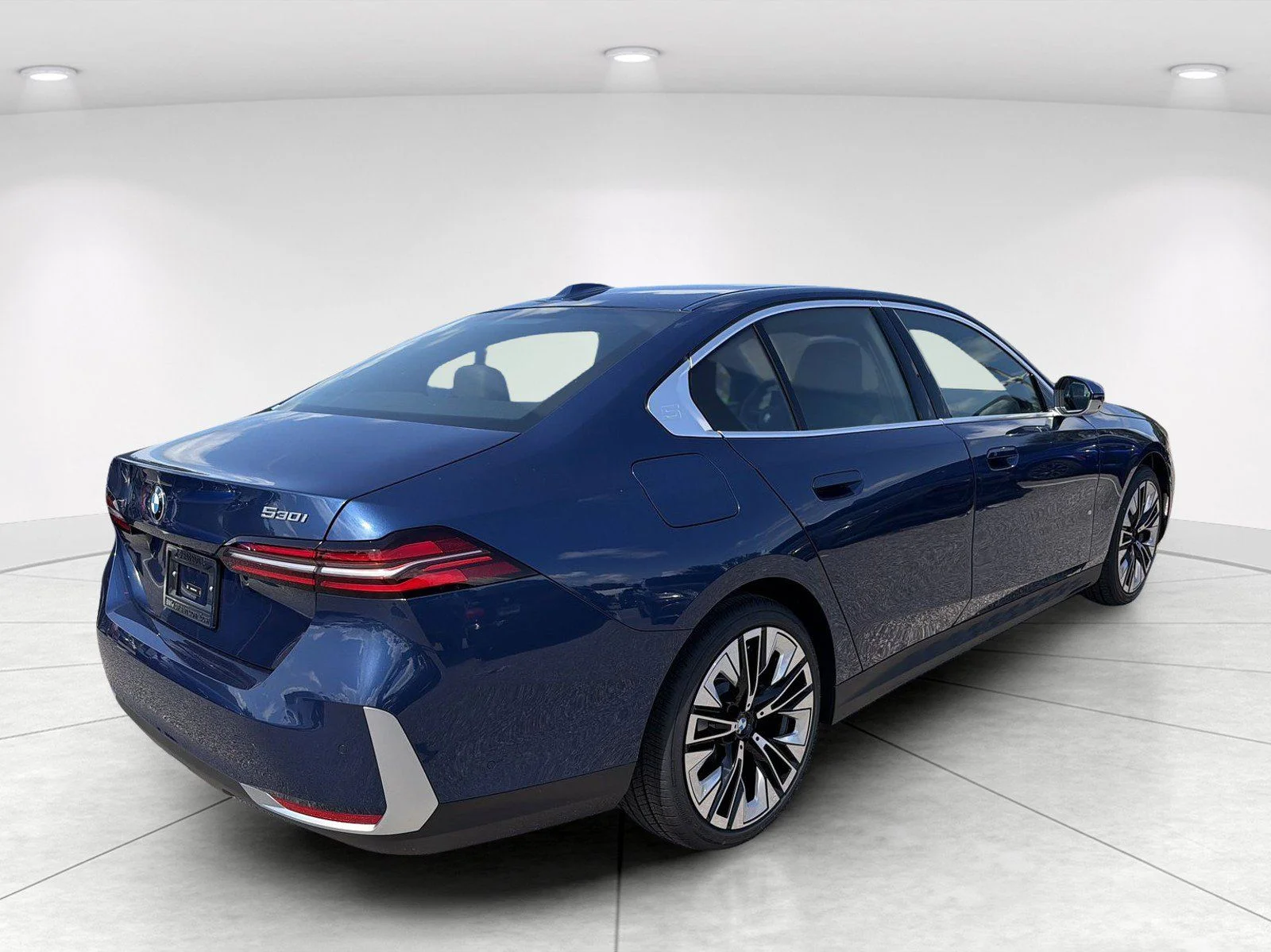 New 2027 Phytonic Blue Metallic BMW 530i image 4