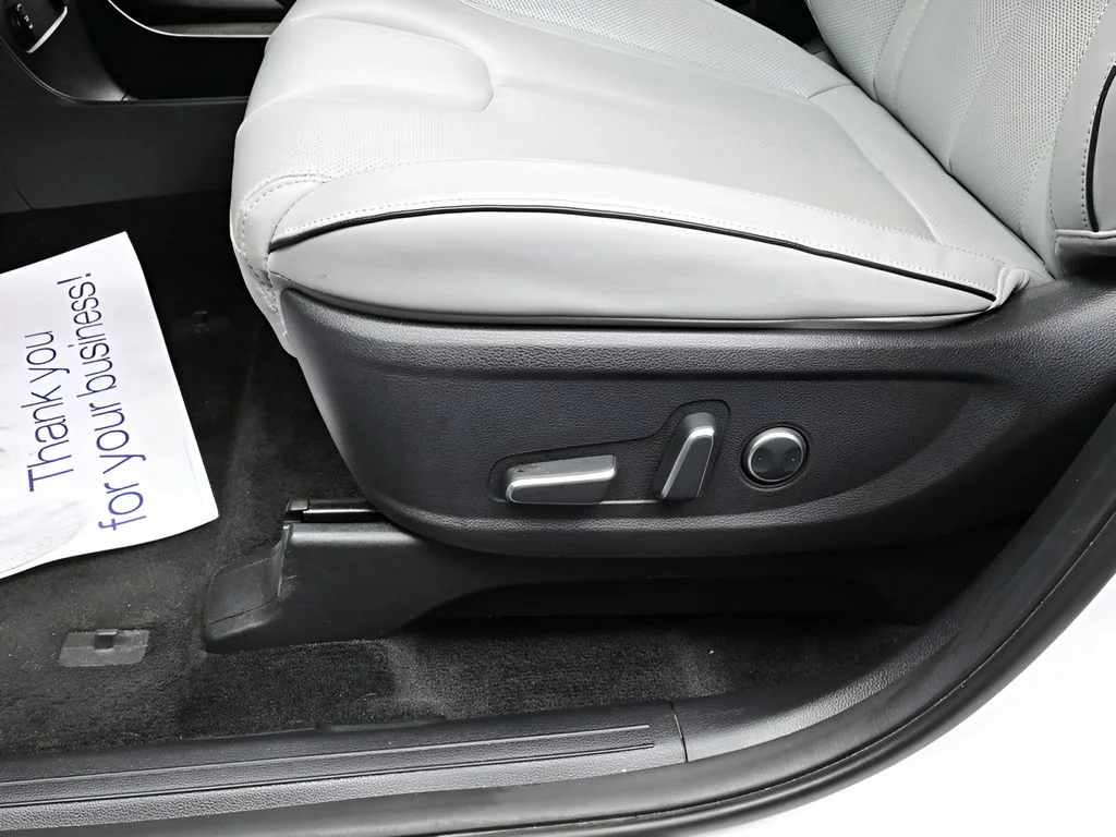 Used 2024 Hyper White Hyundai SEL image 19