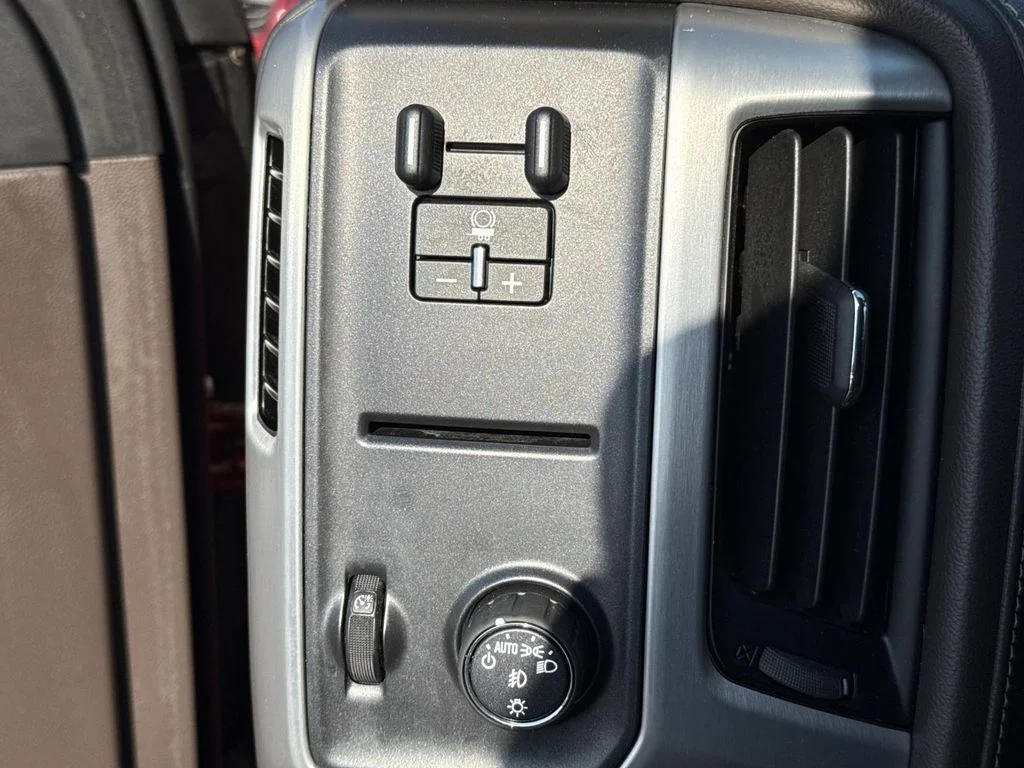 Used 2018 Red GMC SLT image 43