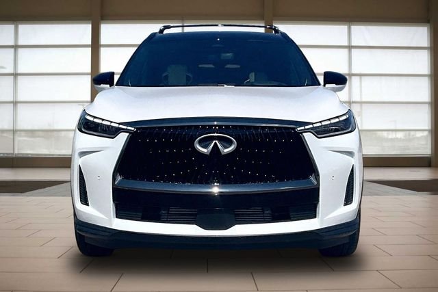 New 2027 2T RAD WHT INFINITI Autograph image 3