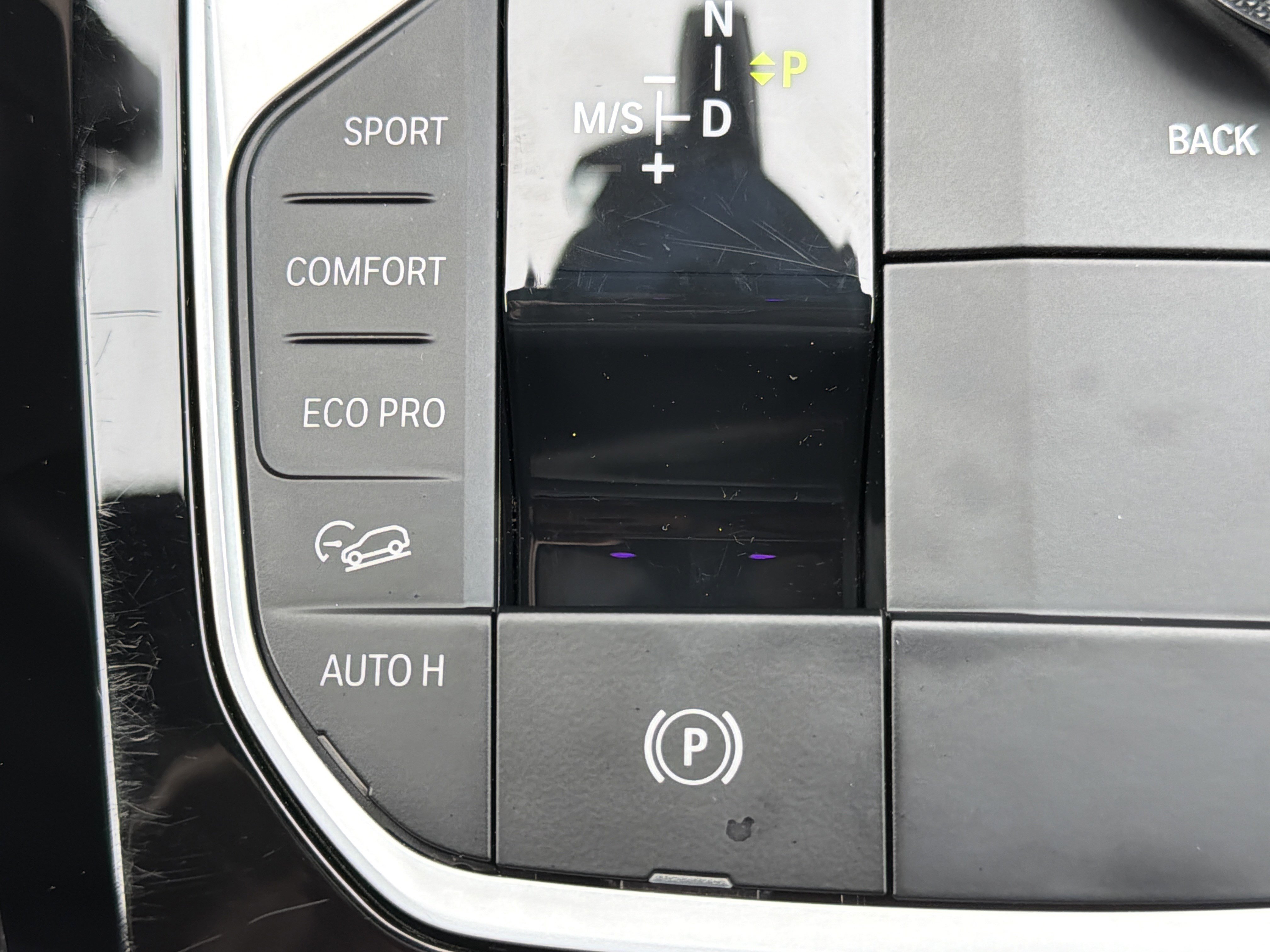 Used 2025 Mineral White Metallic BMW xDrive30i image 9
