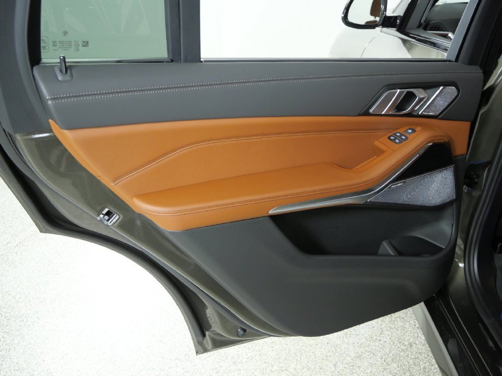 New 2027 Manhattan Green Metallic BMW xDrive40i image 32