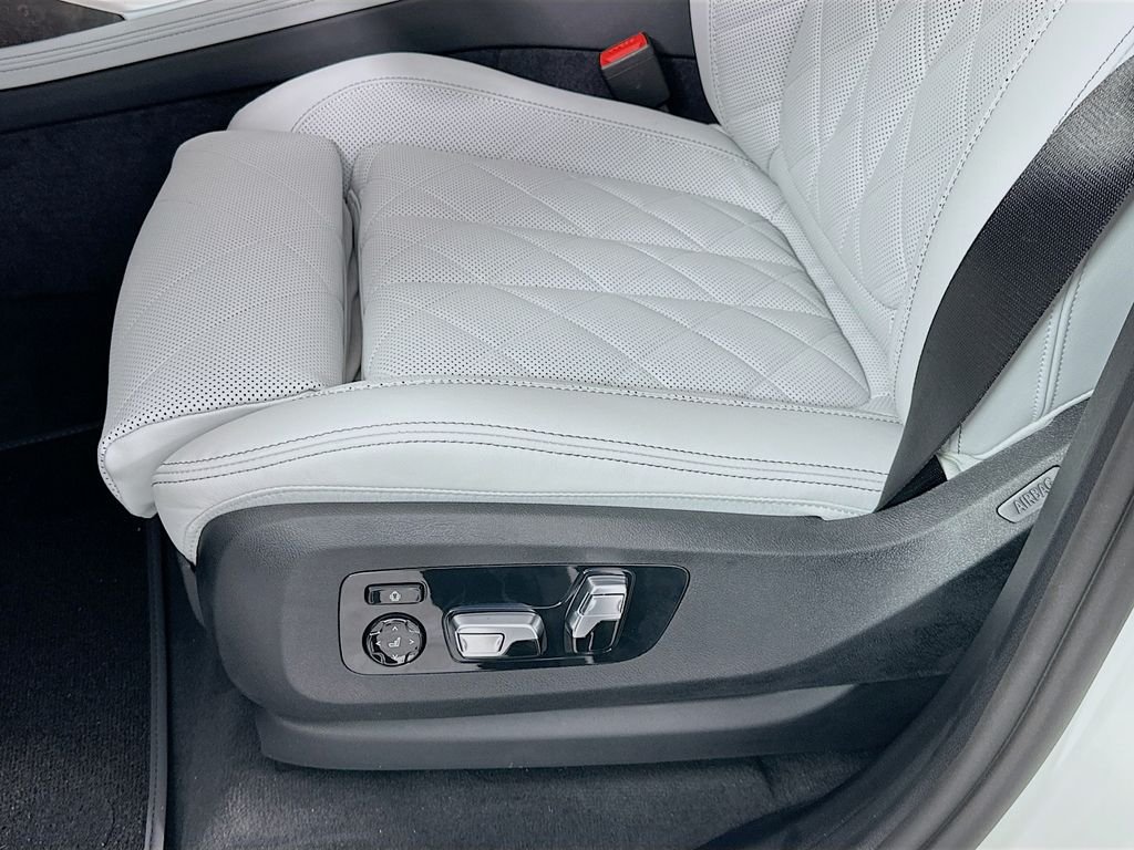 New 2027 Alpine White BMW xDrive40i image 21