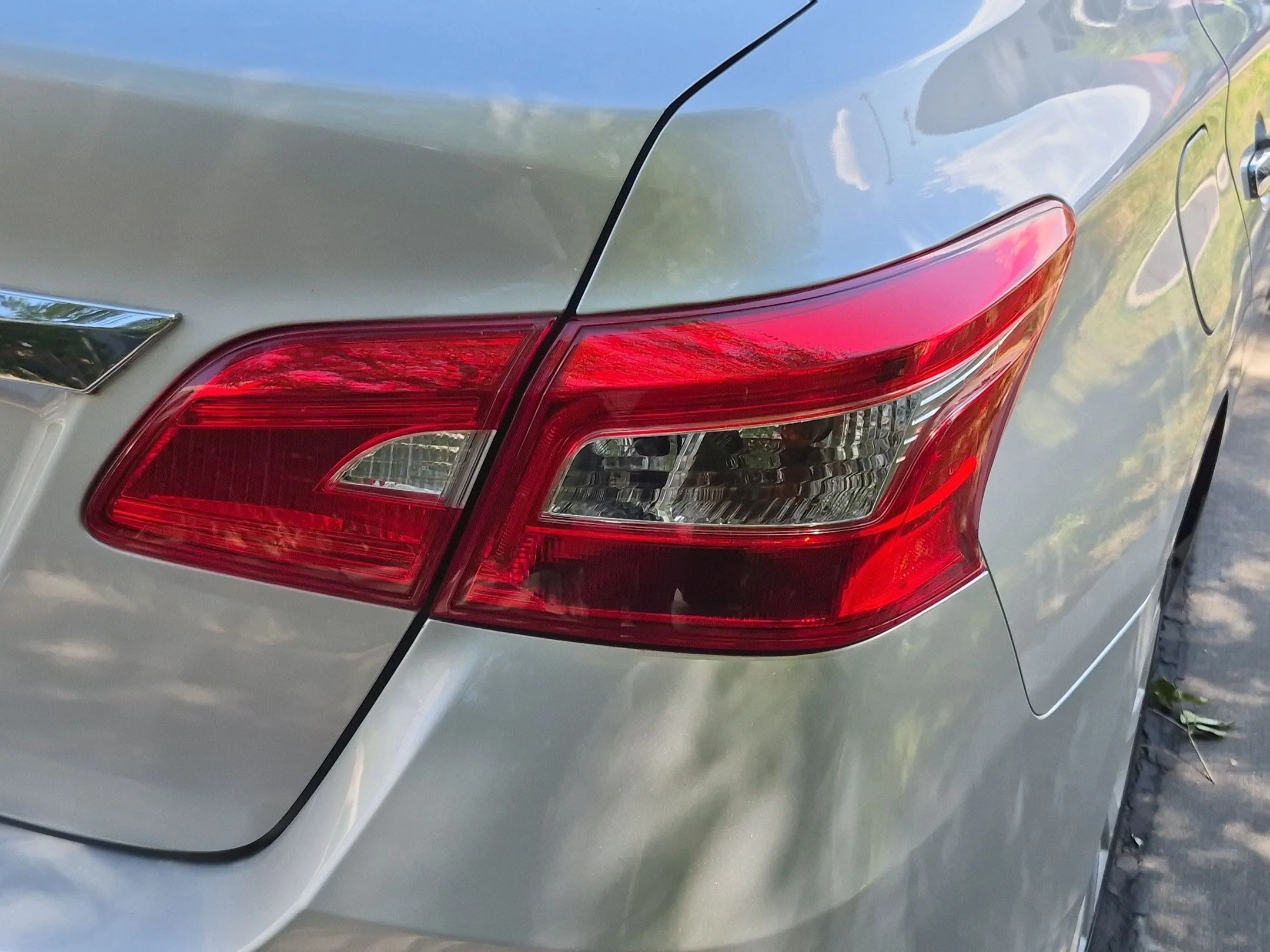 Used 2018 Brilliant Silver Nissan S image 12