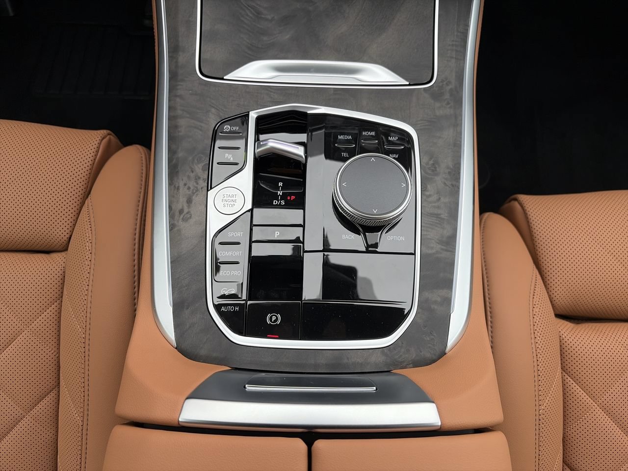New 2026 Manhattan Green Metallic BMW xDrive40i image 28