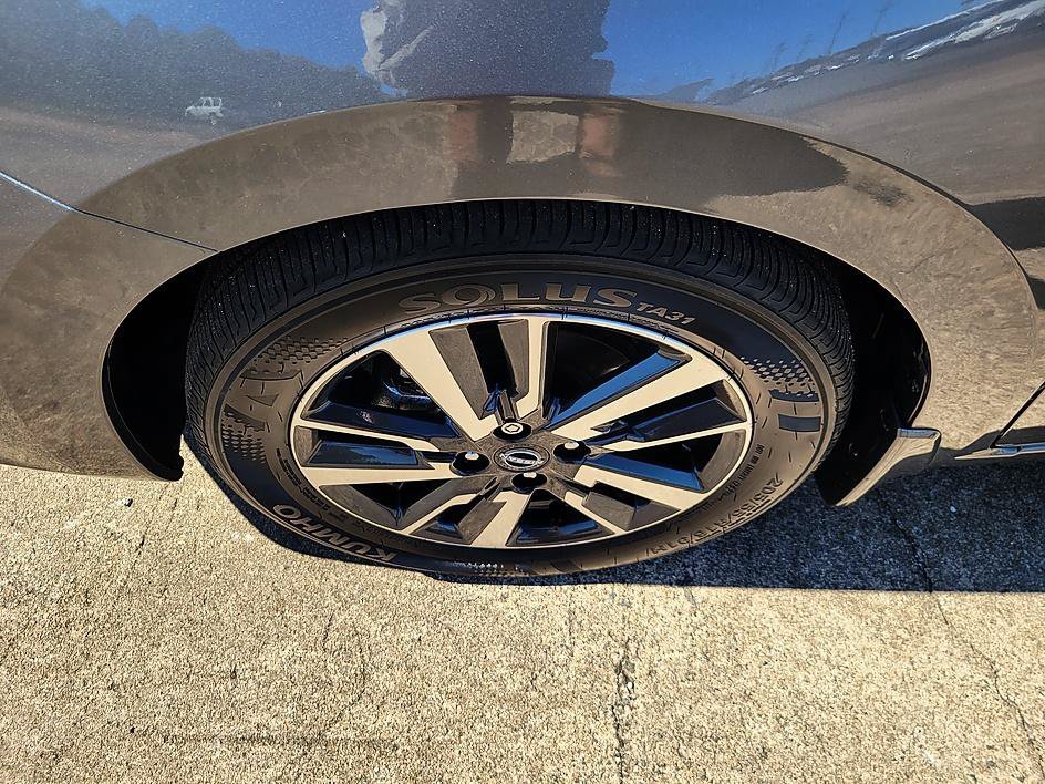 Certified Used 2025 Gun Metallic Nissan SV image 9