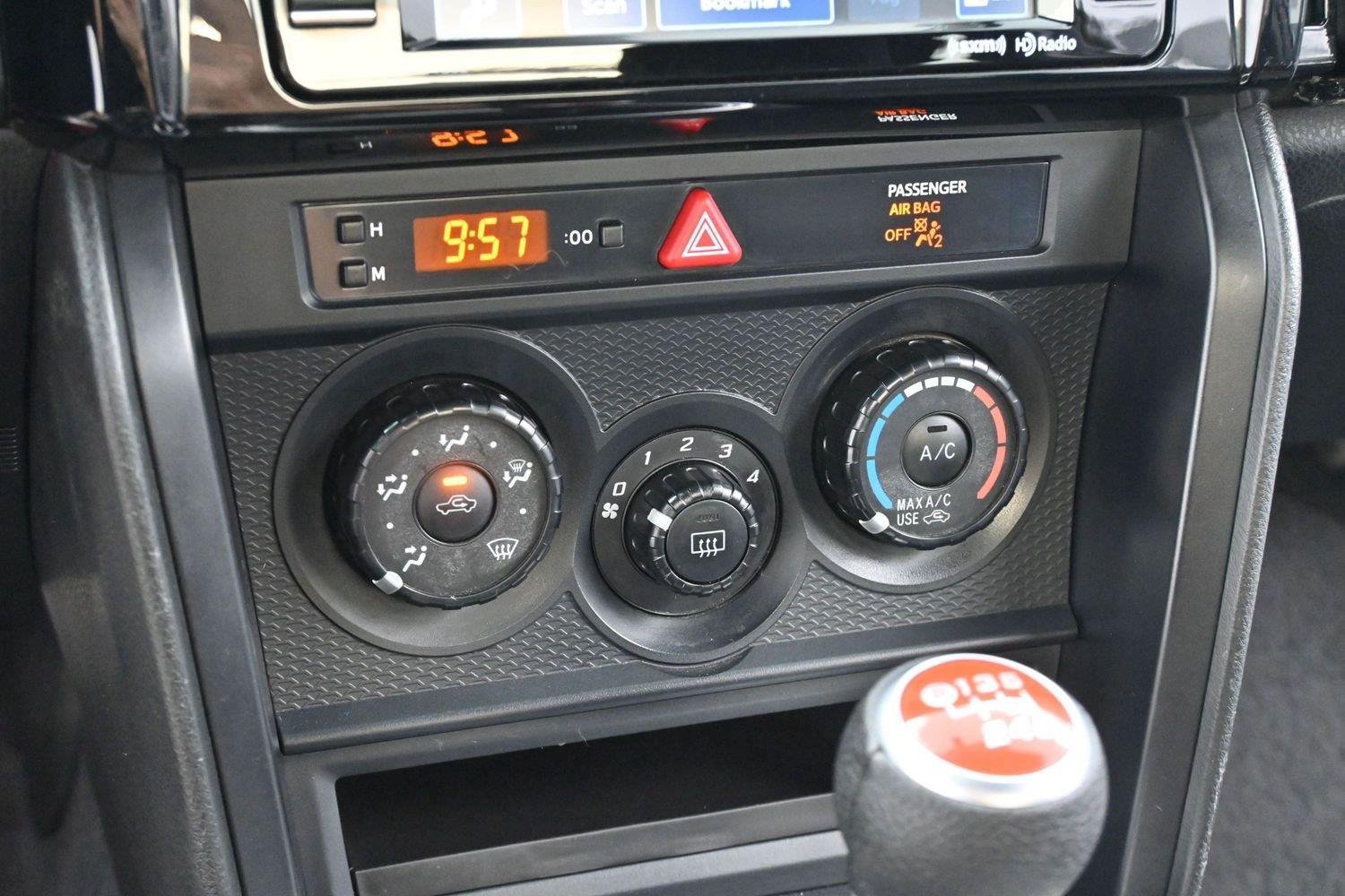Used 2018  Subaru Premium image 18