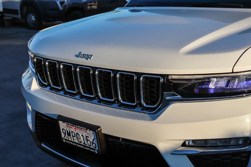 Used 2024 White Jeep Limited image 6