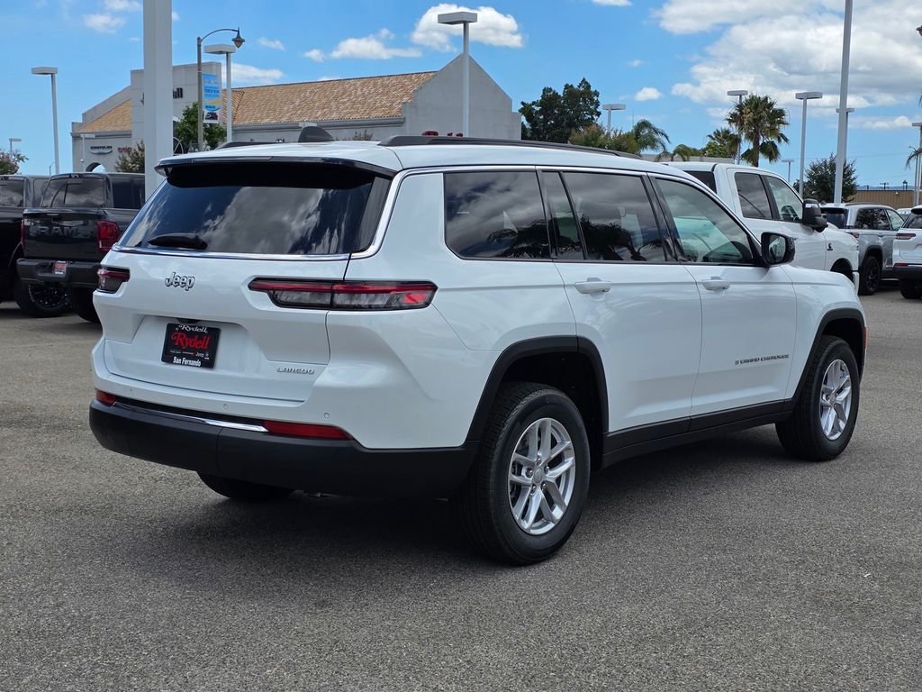 New 2026 Bright White Clear-Coat Exterior Paint Jeep Laredo image 4