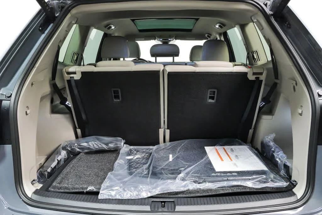 New 2026 Pure Gray Volkswagen 2.0T SEL Premium R-Line image 27