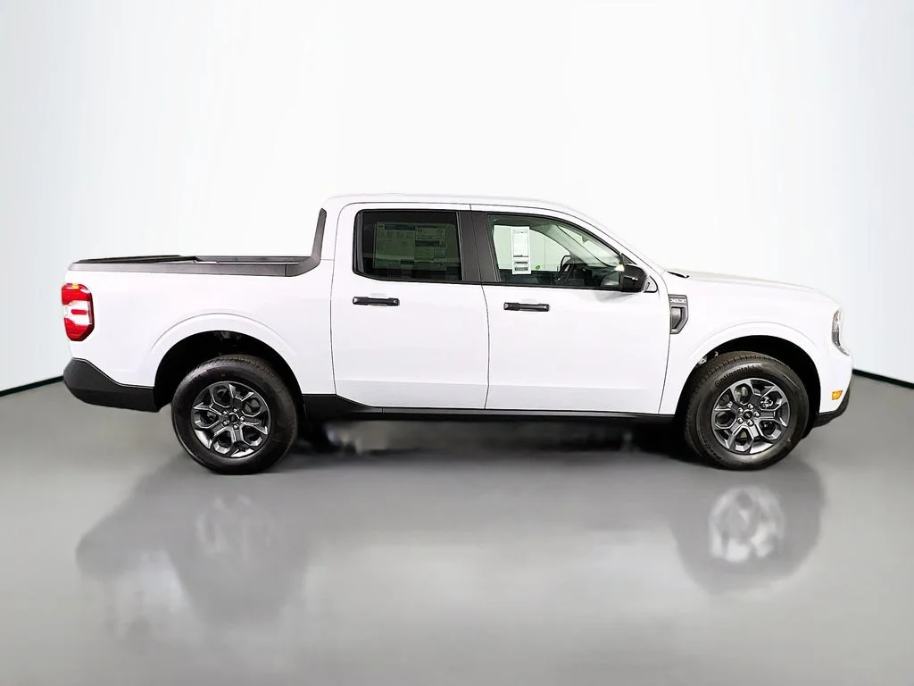 New 2026 Space White Metallic Ford XLT image 18