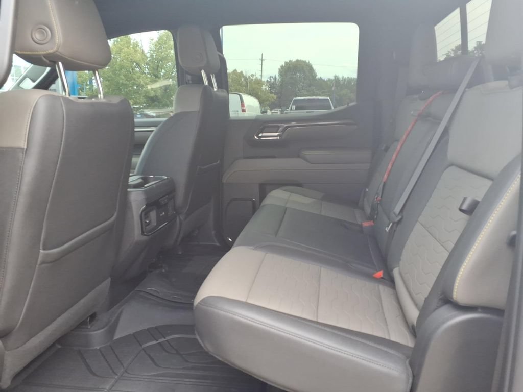 2023 Chevrolet Silverado 1500 ZR2 - Photo 9