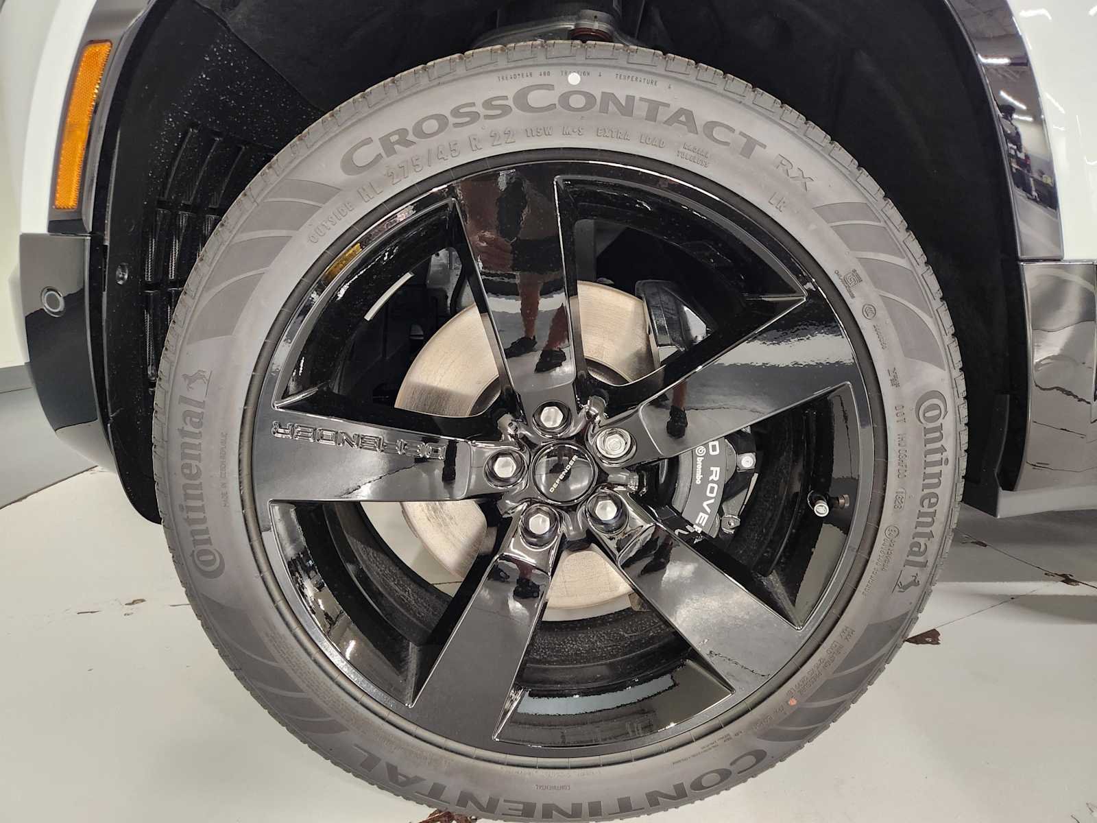 New 2026 Fuji White Land Rover V8 image 8