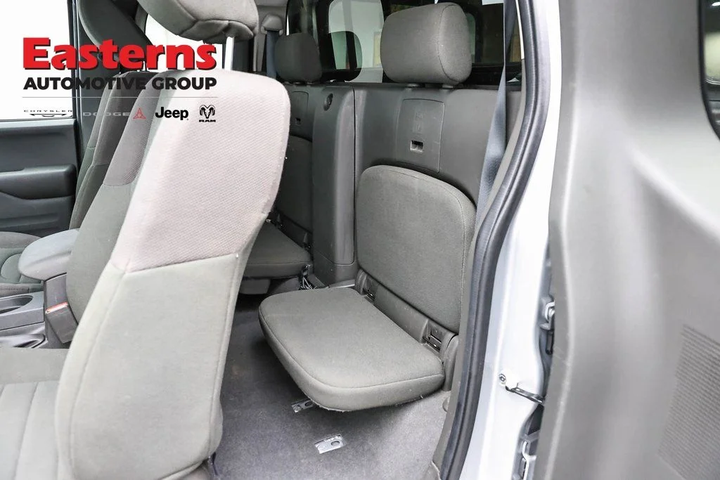 Used 2019 Silver Nissan S image 22