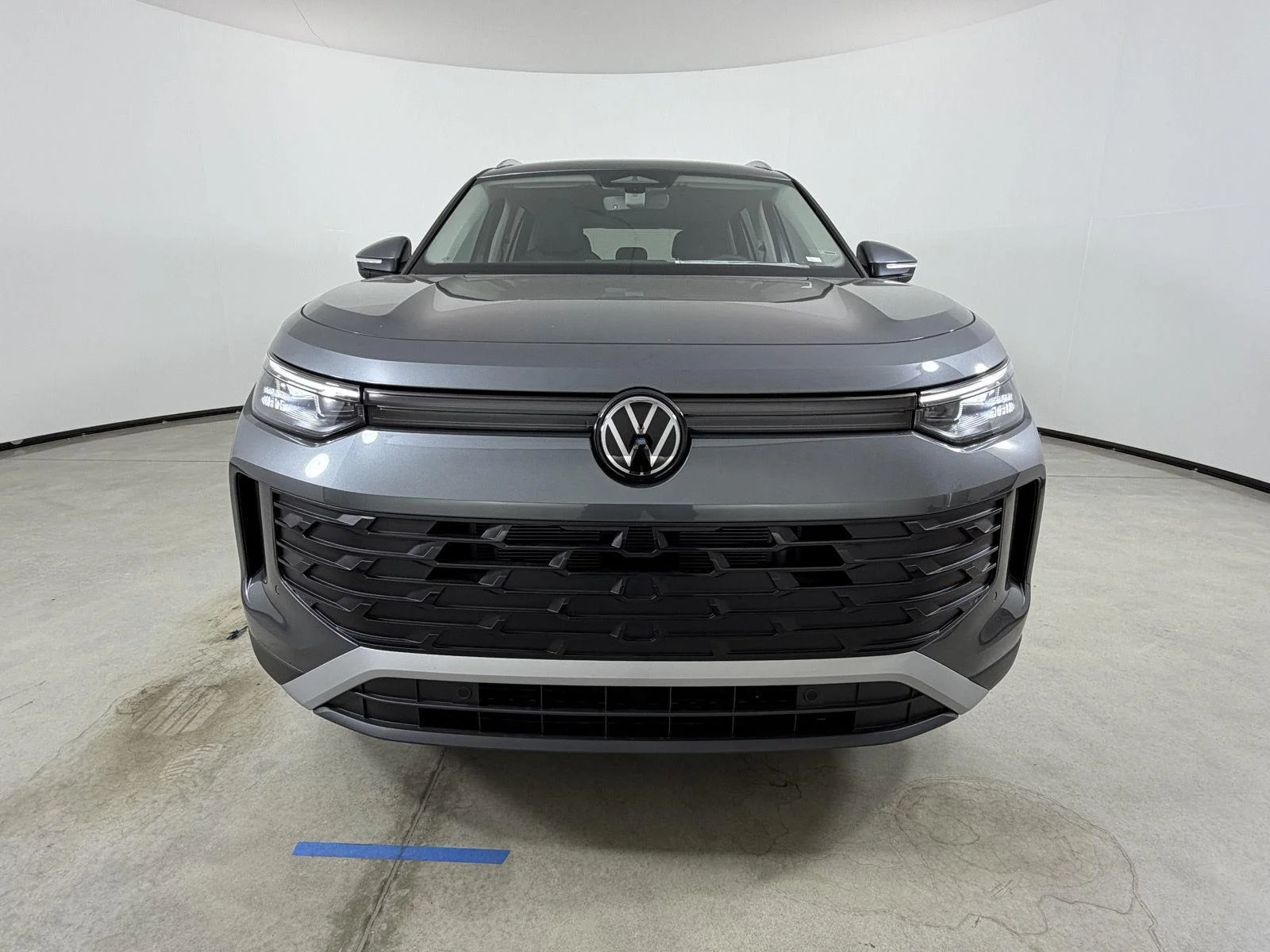 New 2026 Platinum Gray Metallic Volkswagen SE image 2