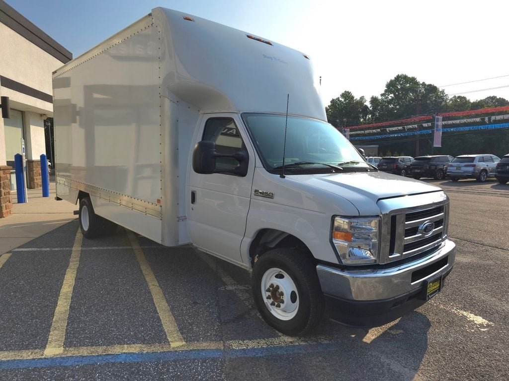 2023 Ford E-450 photo 3