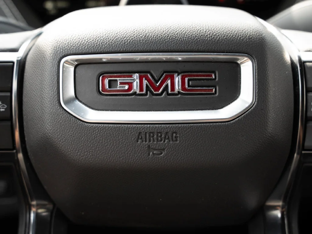 Used 2025 Onyx Black GMC AT4 Ultimate image 35