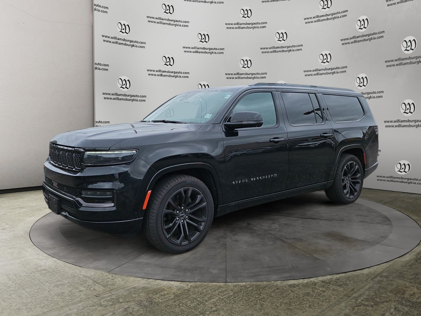 2024 Jeep Grand Wagoneer L's photo