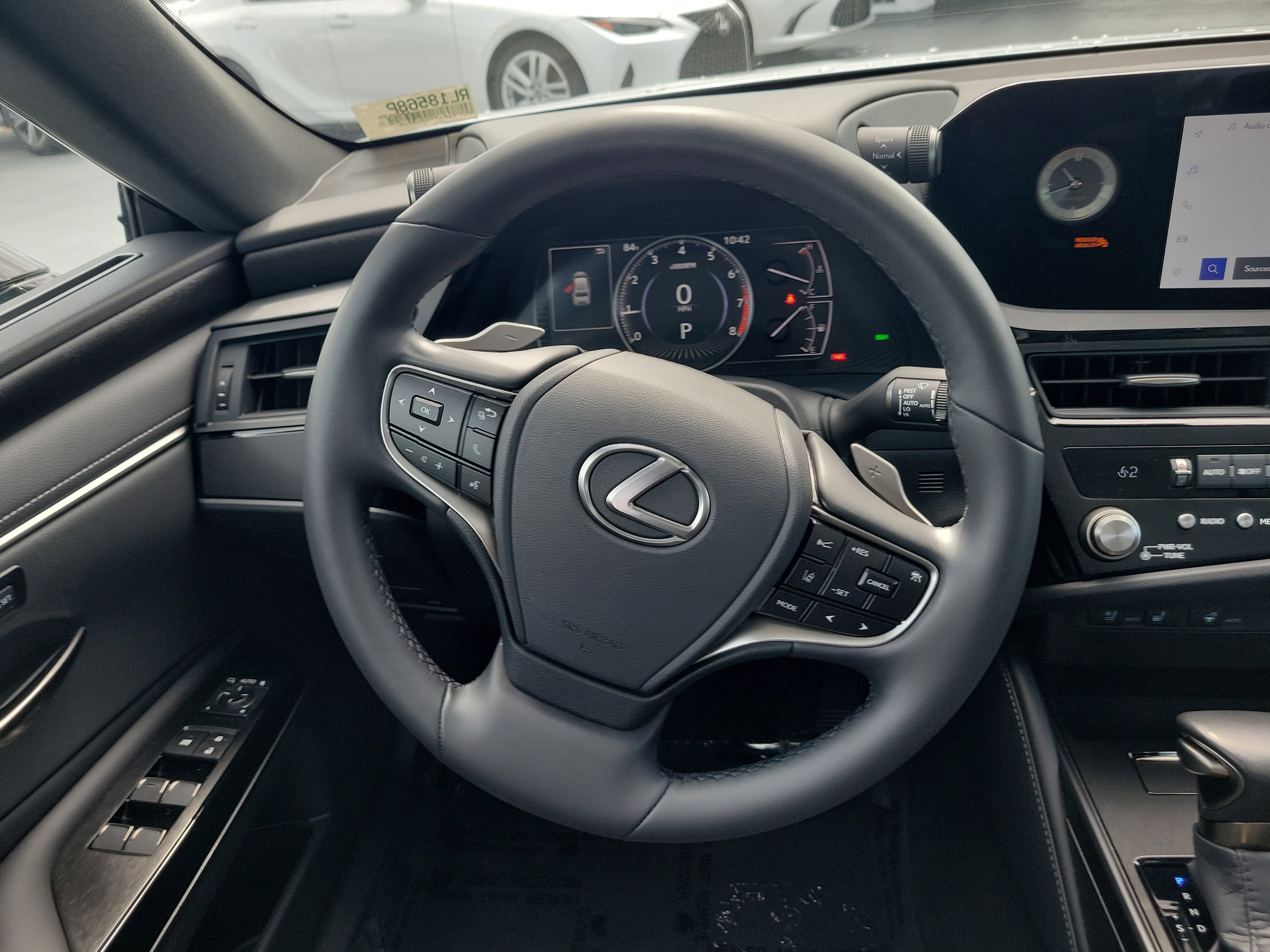 2025 Lexus ES 350 - Photo 16