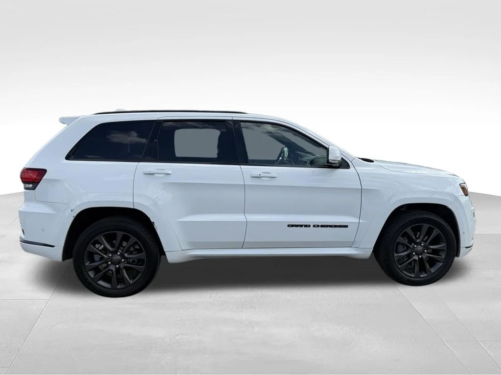 Used 2018 White Jeep Overland image 25