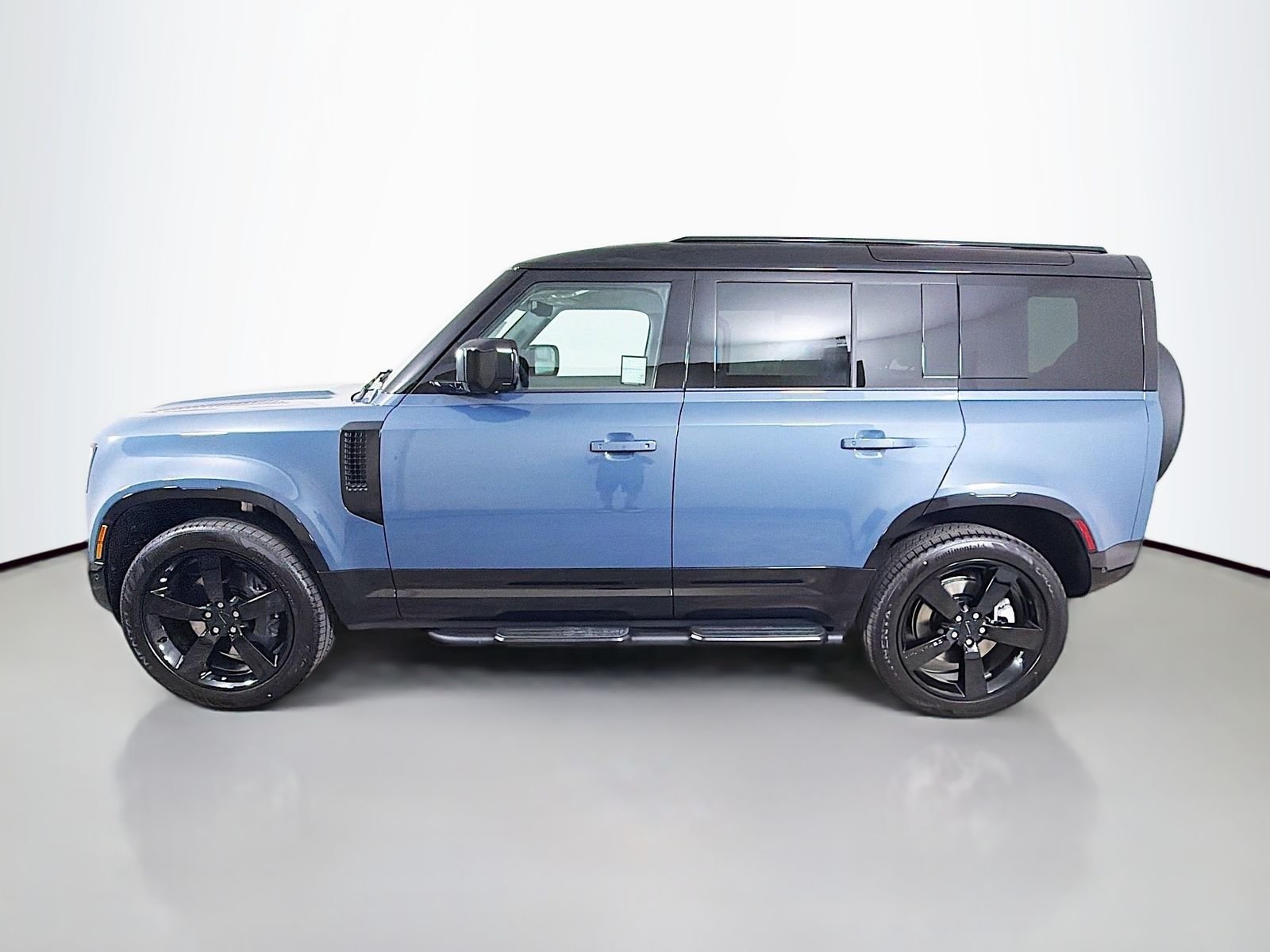 New 2026 Tasman Blue Land Rover X-Dynamic SE image 2