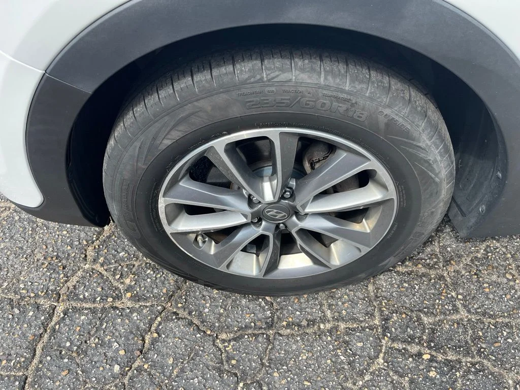 Used 2019 White Hyundai SE image 46