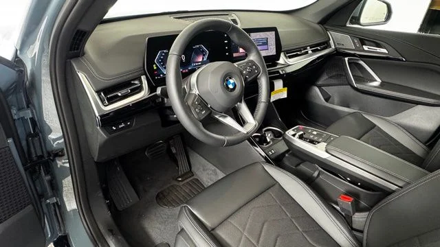 New 2026 Cape York Green Metallic BMW xDrive28i image 11