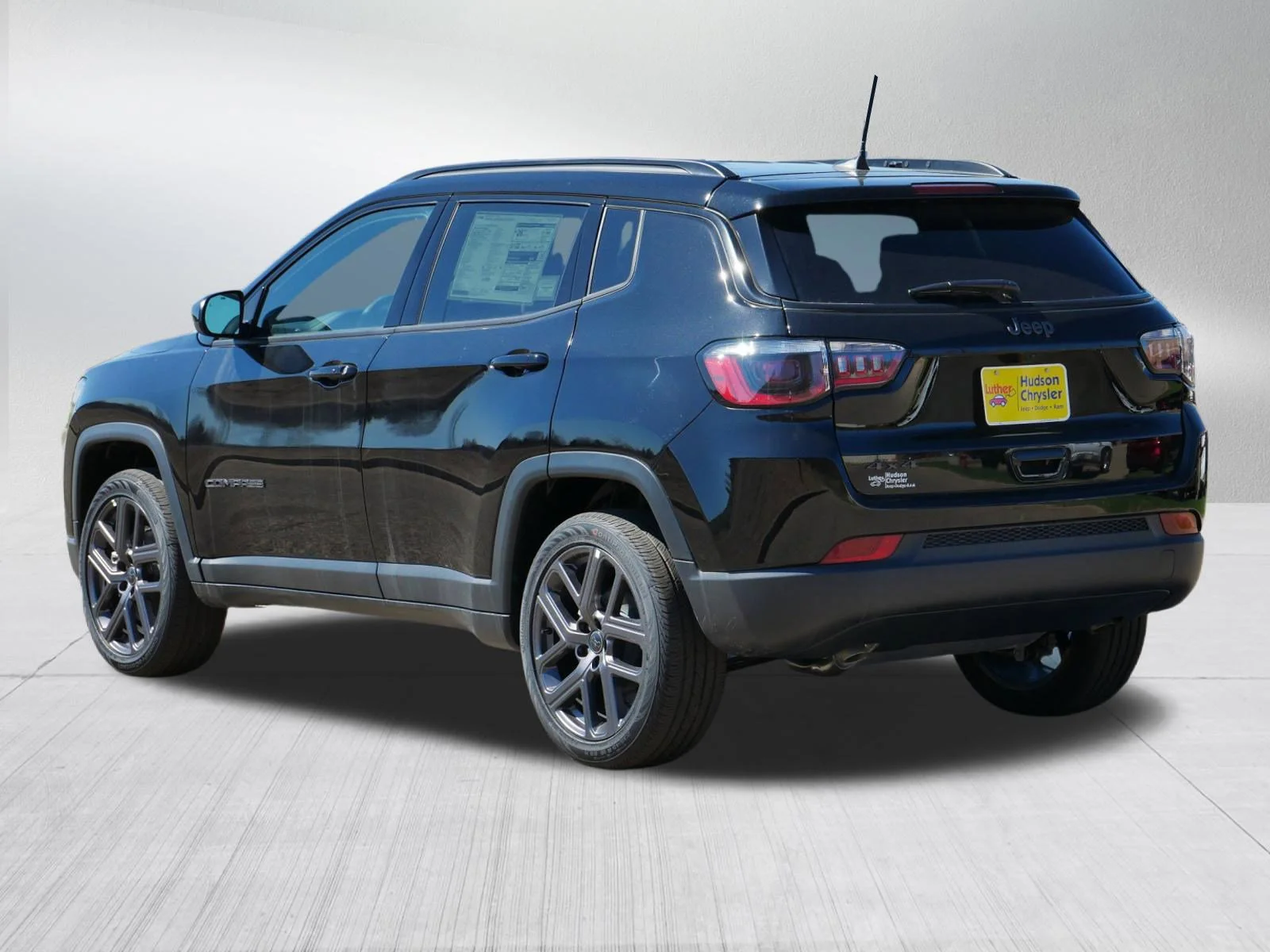 New 2026 Diamond Black Crystal Pearlcoat Jeep Latitude Altitude image 3